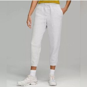 Lululemon Loungeful High-Rise Cropped Jogger- 2 Heathered Core Ultra Light Grey